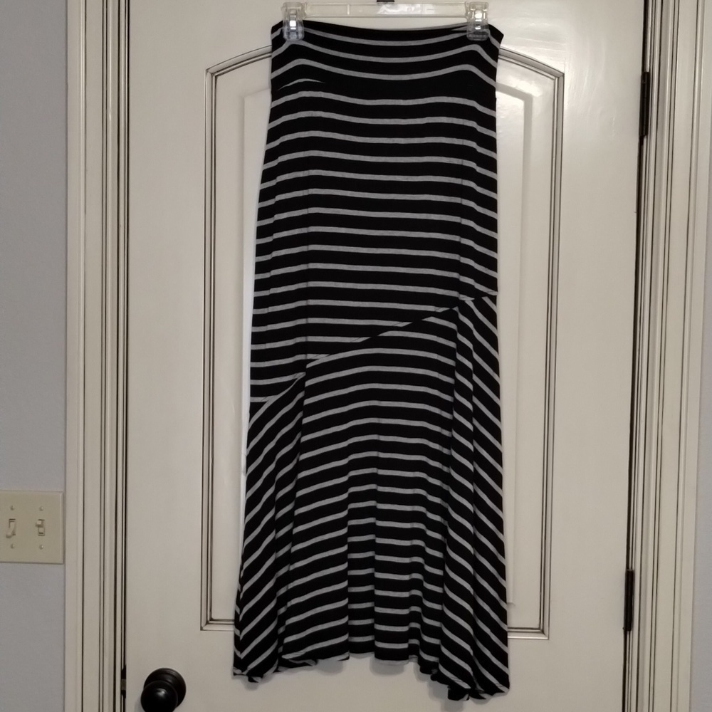 New Directions Black and Grey Stripe Maxi Skirt Size Medium graphic stripes